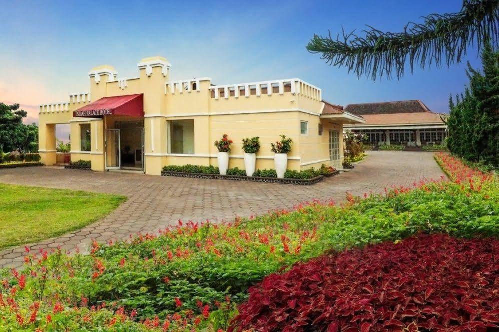 Hotel Indah Palace Tawangmangu Exterior photo